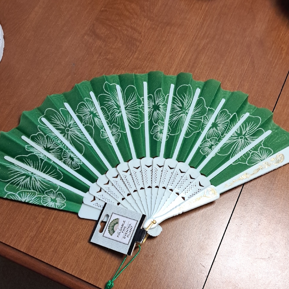 Green Floral Hand Fan - Folding Fan - Picture 1 of 2